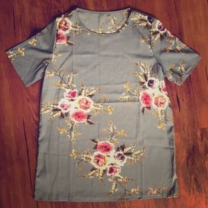Gray floral short-sleeve blouse